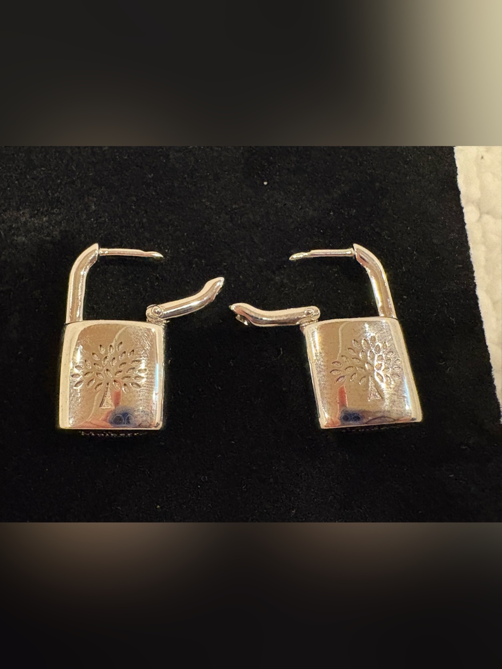 Mulberry Padlock Hoop Earrings Silver NIB - Picture 3 of 6